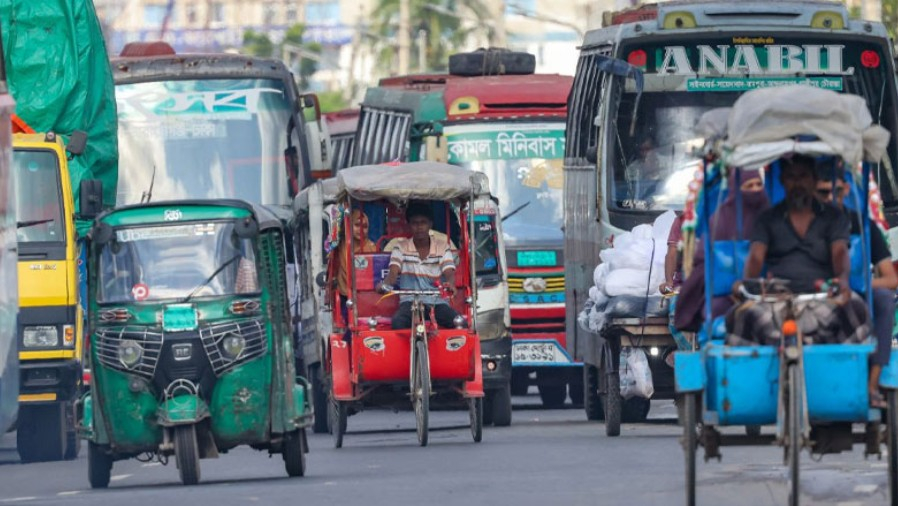 বাস ভাড়া: সিদ্ধান্ত ১৭ পয়সা, বাস্তবে দ্বিগুণ