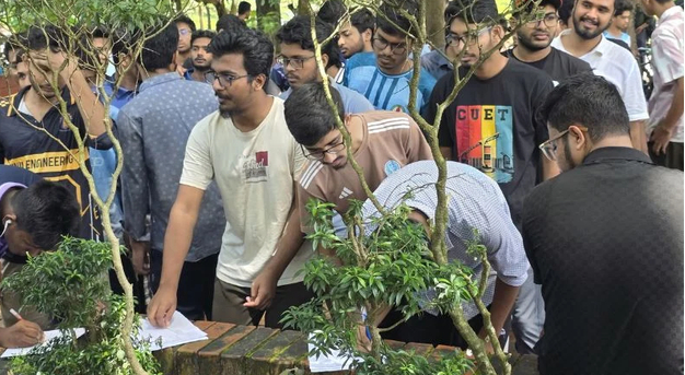 চুয়েটে শাটডাউন অব্যাহত, উপাচার্য পুনর্বহালের দাবিতে চলছে গণস্বাক্ষর কর্মসূচি
