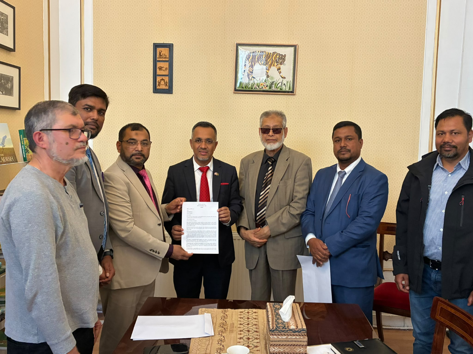 ইসলামী ব্যাংকের আমানত সুরক্ষায় ৮ দফা দাবি, লন্ডন হাইকমিশনে স্মারকলিপি
