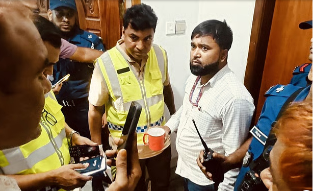 শিশুর আঙুল কেটে ফেলার অভিযোগে কনস্টেবল ও তাঁর স্ত্রী গ্রেপ্তার