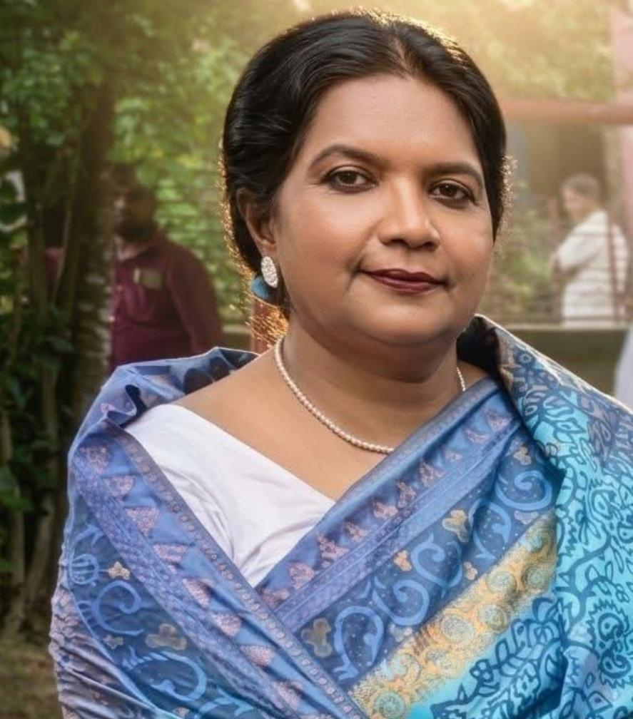 সিলেট বিভাগের শ্রেষ্ঠ গুণী শিক্ষক লতিফা নিলুফার পাপড়ি