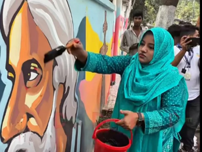  শিল্পকলায় রবীন্দ্রনাথ ঠাকুরের ছবিতে কালি, নারীসহ আটক ৪