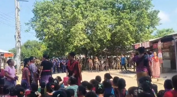 সাজেকে সড়ক অবরোধ, আইনশৃঙ্খলা বাহিনীর সঙ্গে গোলাগুলি