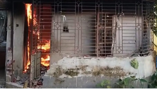ছাত্রীকে ধর্ষণচেষ্টা, মাদ্রাসা ভাঙচুর করে আগুন দিল জনতা