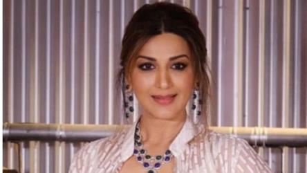 মেয়ে জাইমাকে সঙ্গে নিয়ে ঈদের সিনেমা দেখতে প্রেক্ষাগৃহে প্রধানমন্ত্রী