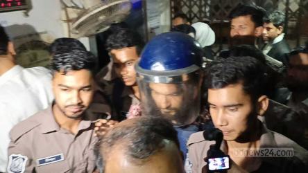 মেয়ে জাইমাকে সঙ্গে নিয়ে ঈদের সিনেমা দেখতে প্রেক্ষাগৃহে প্রধানমন্ত্রী