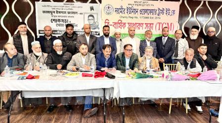 গান দিয়ে আকাশ ছুঁতে চান গীতিকার আশিষ দেবরায়।