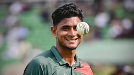 ‘হিলাল-ই-ইমতিয়াজ’ সম্মানে ভূষিত শহীদ আফ্রিদি